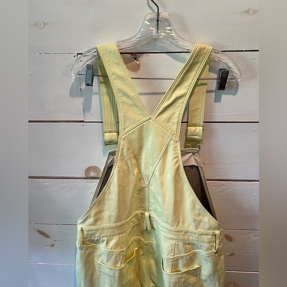 Good American women’s key lime, yellow faux leather overalls, size 15, straight - Picture 11 of 16
